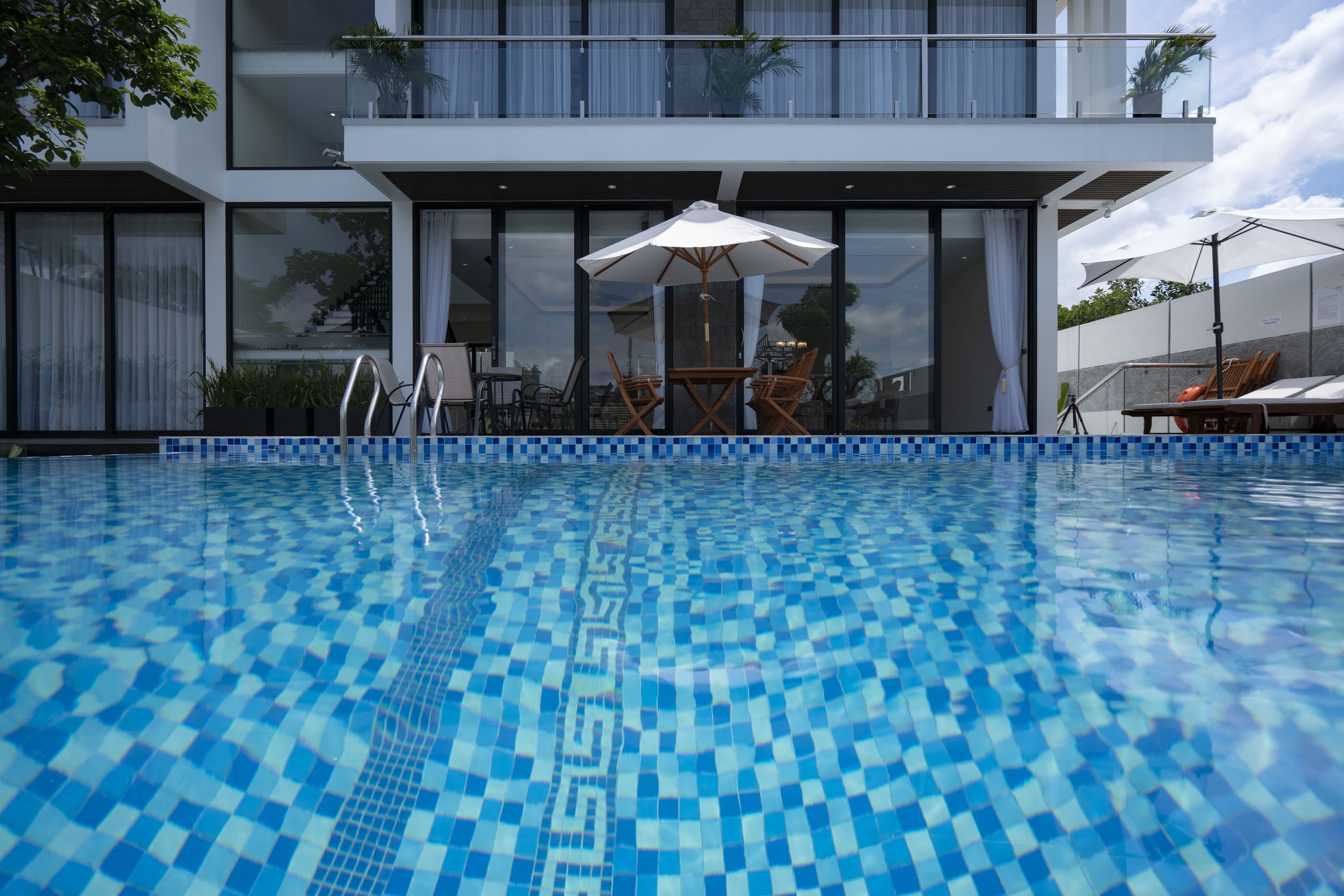 Villa 7PN view biển có bể bơi tại Hạ Long