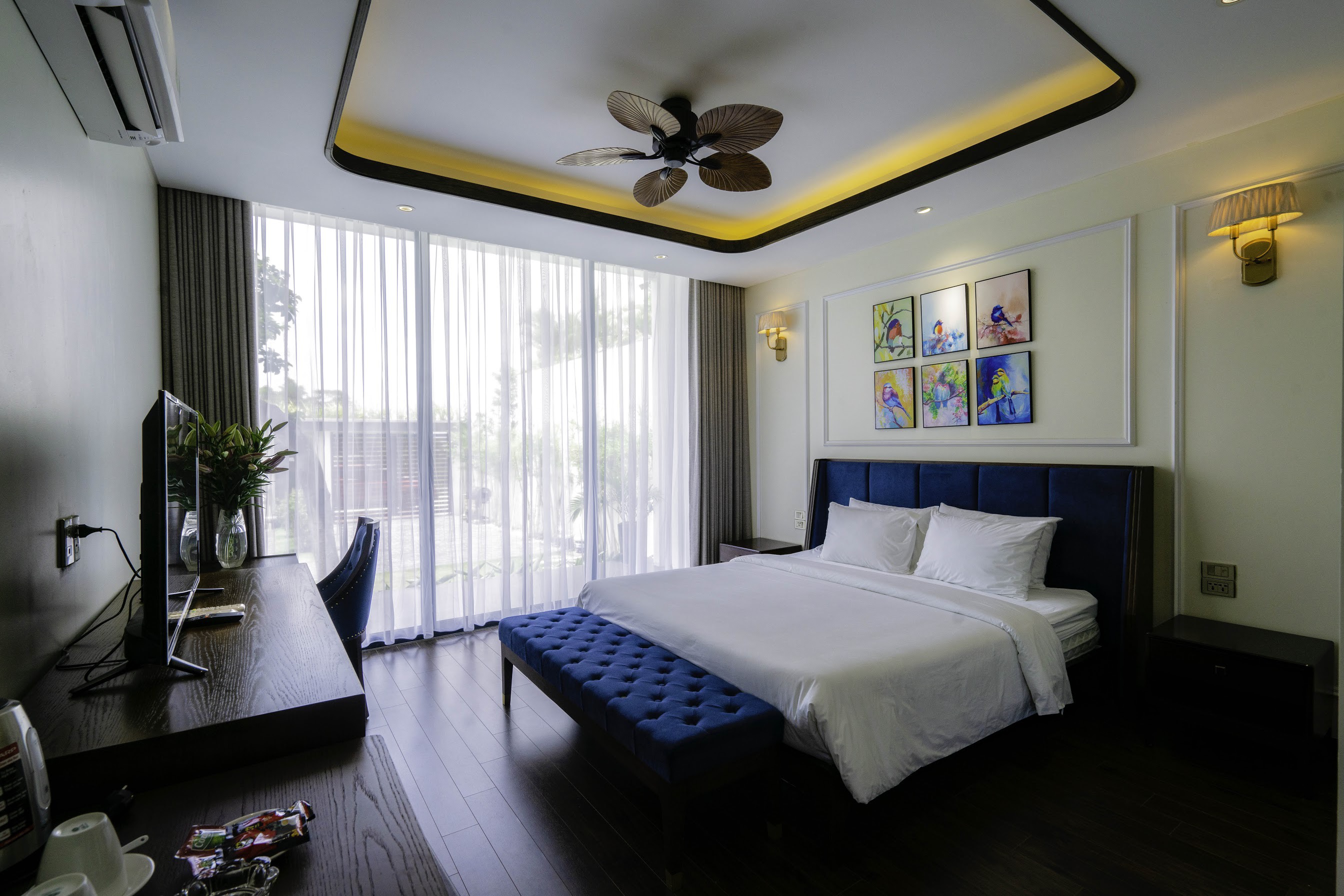 Phòng ngủ Villa Hạ Long có bể bơi