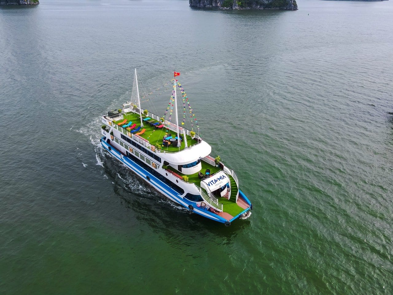 Du thuyền 5 sao thăm vịnh Hạ Long đi trong ngày